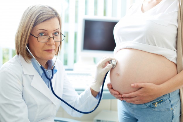 Médica e grávida